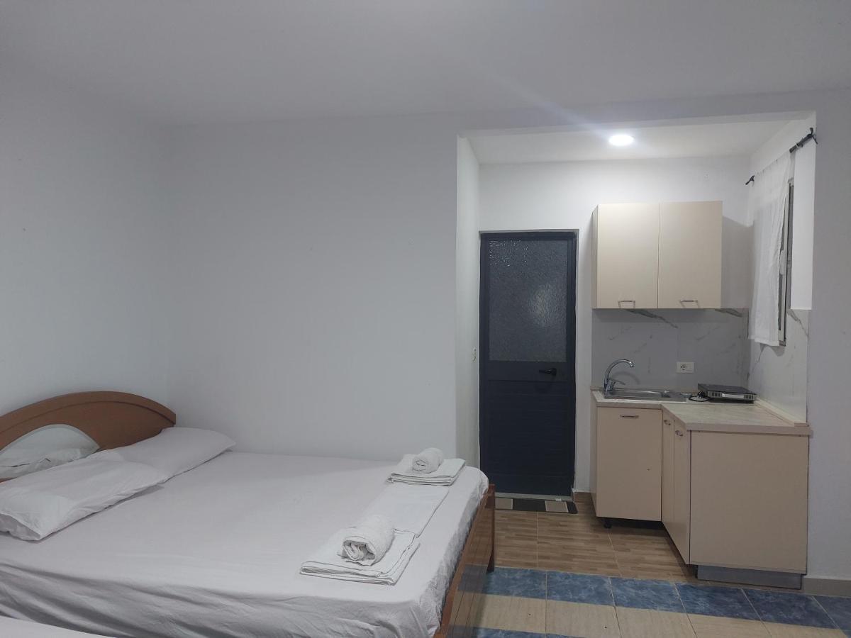Vila Hyseni Durrës Esterno foto